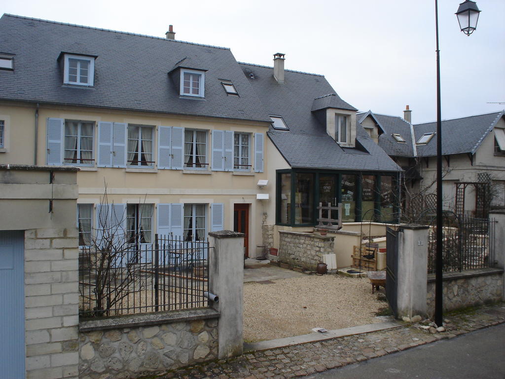 Chambres D'Hotes Sur La Courtine De Coucy Exterior photo